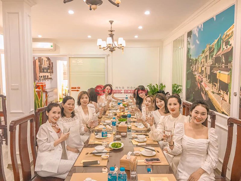 Nên đặt tiệc cuối năm Hà Đông tại các nhà hàng dễ tìm và thuận tiện di chuyển