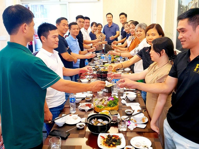 Giá đặt tiệc công ty cuối năm Hà Đông cũng được nhiều người quan tâm